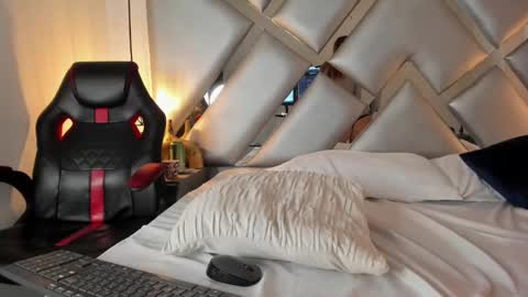 cristalevans_vc online show from 10-17-25, 05:48