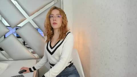 cristalevans_vc online show from 10-28-25, 02:48