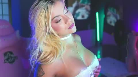 Laura online show from 12-21-25, 12:18