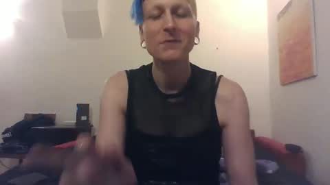 Snapshot of cristallenby chatting on 01-16-25, 02:41 Cristall online show from 01-16-25, 02:41