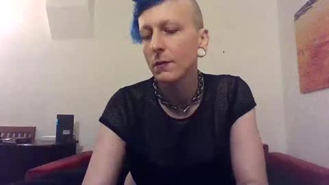 Snapshot of cristallenby chatting on 01-17-25, 11:06 Cristall online show from 01-17-25, 11:06