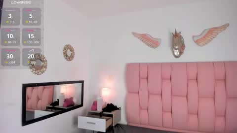 Snapshot of cristalmunez chatting on 01-30-25, 12:37 cristal online show from 01-30-25, 12:37