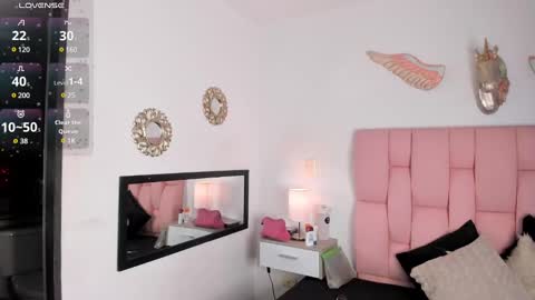 Snapshot of cristalmunez chatting on 02-12-25, 01:06 cristal online show from 02-12-25, 01:06