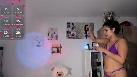 Snapshot of cristalmunez chatting on 09-22-25, 12:29 cristal online show from 09-22-25, 12:29