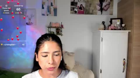 Snapshot of cristalmunez chatting on 09-30-25, 12:59 cristal online show from 09-30-25, 12:59