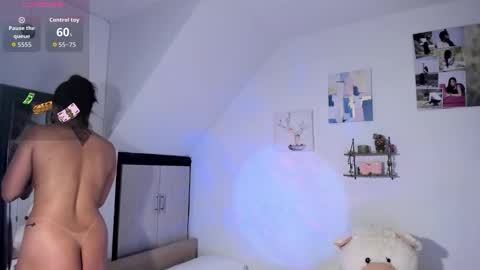 Snapshot of cristalmunez chatting on 10-13-25, 01:00 cristal online show from 10-13-25, 01:00