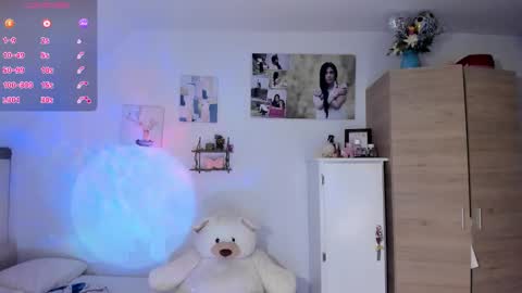 Snapshot of cristalmunez chatting on 11-18-25, 12:31 cristal online show from 11-18-25, 12:31