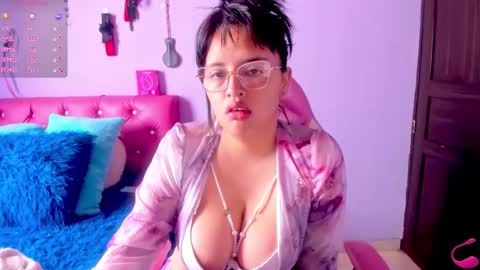 Snapshot of cristaln07 chatting on 11-23-25, 12:05 Natis online show from 11-23-25, 12:05