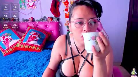 Snapshot of cristaln07 chatting on 12-14-25, 12:21 Natis online show from 12-14-25, 12:21