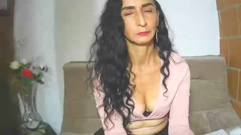 Snapshot of cristalvelvet chatting on 05-20-26, 10:49 online show from 05-20-26, 10:49