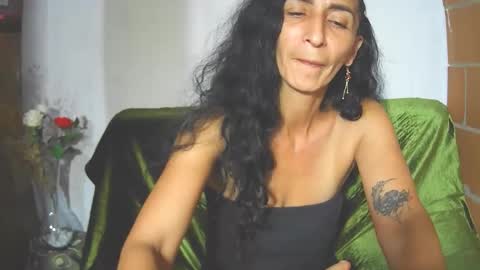 Snapshot of cristalvelvet chatting on 05-23-26, 12:16 online show from 05-23-26, 12:16
