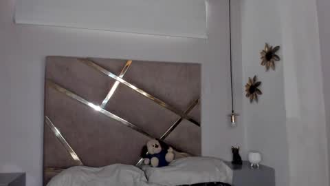  Independent Model online show from 02-05-25, 04:14