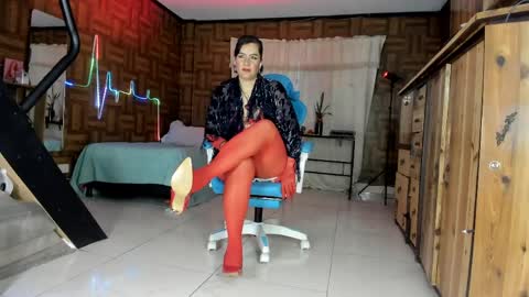 Snapshot of cristinavanegas chatting on 06-07-26, 10:46 Julieta online show from 06-07-26, 10:46