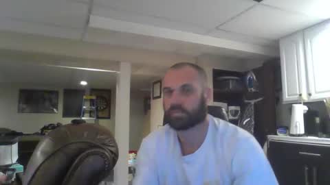 Snapshot of crm400 chatting on 10-26-25, 12:27 billybasement online show from 10-26-25, 12:27