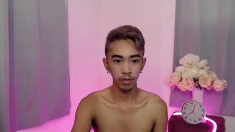 crocodale online show from 10-19-25, 04:35