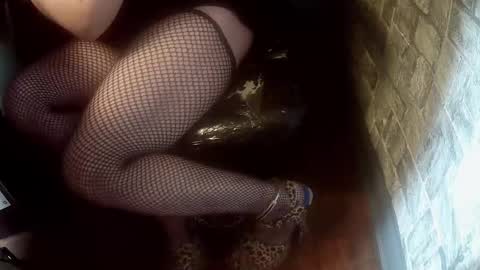 Snapshot of crossdresser_krystal chatting on 09-29-25, 03:39 crossdresser krystal online show from 09-29-25, 03:39