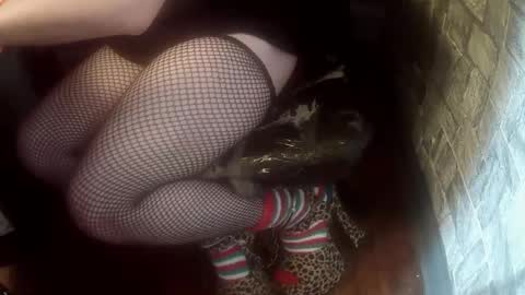 Snapshot of crossdresser_krystal chatting on 12-22-25, 07:44 crossdresser krystal online show from 12-22-25, 07:44