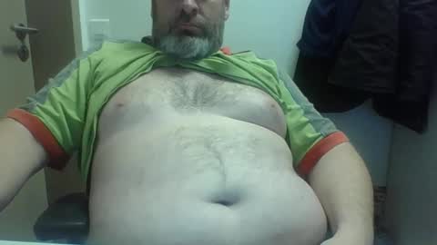 Snapshot of crouch1 chatting on 10-30-25, 12:17 Crouch1 online show from 10-30-25, 12:17