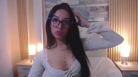 Snapshot of crowm_le chatting on 03-19-26, 03:05 Lee online show from 03-19-26, 03:05