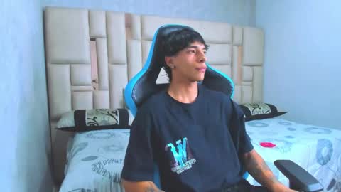 Snapshot of croy_myer chatting on 02-20-26, 07:43 Croy online show from 02-20-26, 07:43