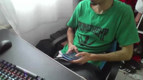 Snapshot of crudosoy chatting on 09-27-25, 04:01 Carlo online show from 09-27-25, 04:01