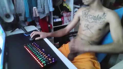 Snapshot of crudosoy chatting on 10-28-25, 06:32 Carlo online show from 10-28-25, 06:32