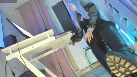 Snapshot of cruel_siren chatting on 10-01-25, 06:58 Cruel Siren online show from 10-01-25, 06:58