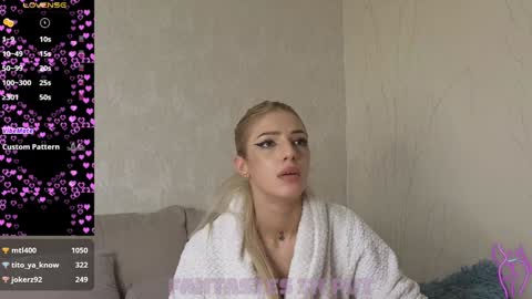 Snapshot of crystal_angel1 chatting on 01-28-25, 01:49 Crys online show from 01-28-25, 01:49