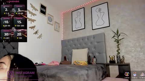 Snapshot of crystal_beennz chatting on 12-01-25, 02:05 online show from 12-01-25, 02:05