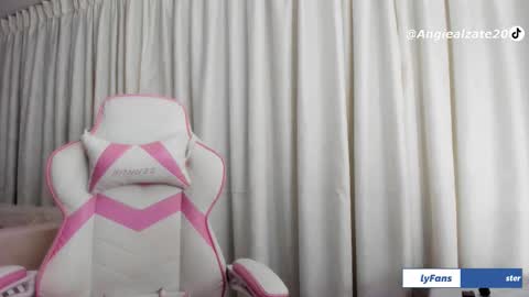 Snapshot of crystal_foster chatting on 12-21-25, 03:24 angie online show from 12-21-25, 03:24