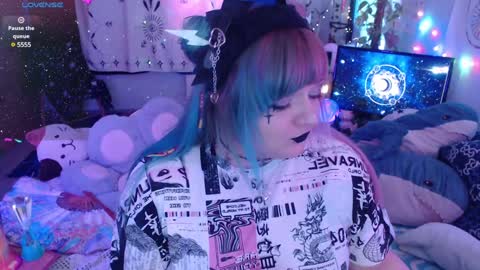 Snapshot of crystal_galaxy chatting on 01-27-25, 10:38 online show from 01-27-25, 10:38