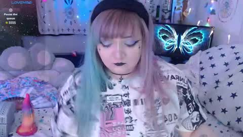 Snapshot of crystal_galaxy chatting on 02-17-25, 08:09 online show from 02-17-25, 08:09