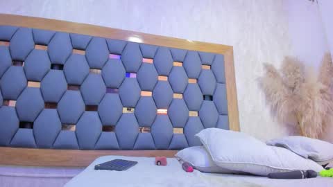 crystal_sm online show from 12-23-25, 03:48