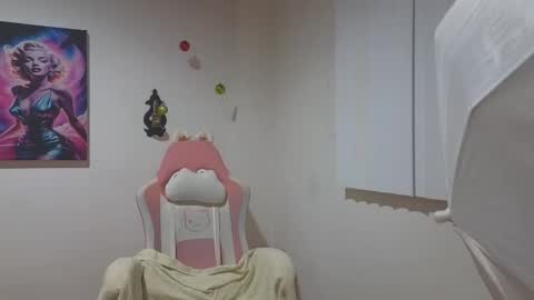 Crystal Blaze online show from 12-22-25, 09:39