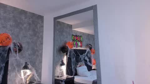 Crystal online show from 10-22-25, 03:23