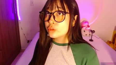 Snapshot of crystalitesq chatting on 04-28-26, 02:27 Olivia online show from 04-28-26, 02:27