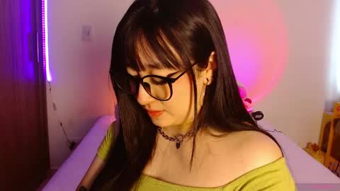 Snapshot of crystalitesq chatting on 04-28-26, 02:33 Olivia online show from 04-28-26, 02:33