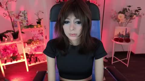 Snapshot of crystallbloom chatting on 01-15-26, 07:28 crystallbloom online show from 01-15-26, 07:28