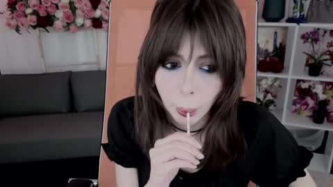 Snapshot of crystallbloom chatting on 03-10-26, 01:38 crystallbloom online show from 03-10-26, 01:38