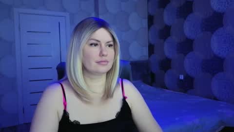 CrystalllEyes online show from 10-11-25, 01:05