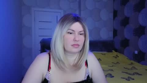 CrystalllEyes online show from 10-20-25, 02:45