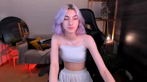 Mia online show from 10-05-25, 01:53