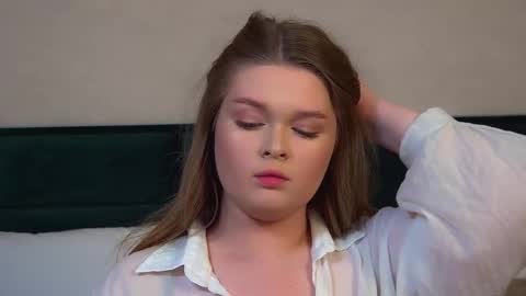 Crystal online show from 10-19-25, 06:08