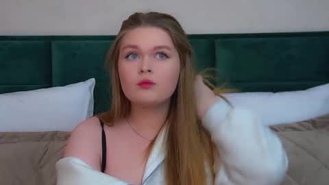 Crystal online show from 11-17-25, 06:03