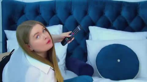 Crystal online show from 04-28-26, 02:27