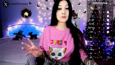 Snapshot of crystalsomnia chatting on 01-09-25, 12:46 Sasha    Make me moan with patterns   good music here  online show from 01-09-25, 12:46