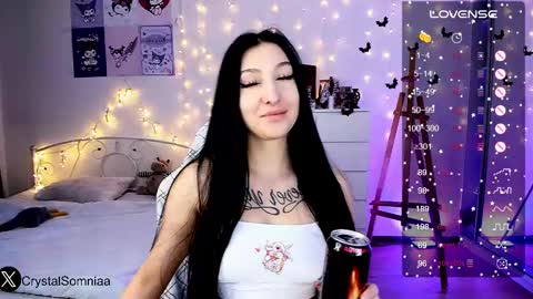 Snapshot of crystalsomnia chatting on 02-06-25, 11:48 Sasha    Make me moan with patterns   good music here  online show from 02-06-25, 11:48