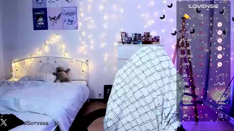 Snapshot of crystalsomnia chatting on 02-11-25, 05:05 Sasha    Make me moan with patterns   good music here  online show from 02-11-25, 05:05