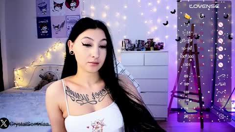 Snapshot of crystalsomnia chatting on 02-12-25, 12:16 Sasha    Make me moan with patterns   good music here  online show from 02-12-25, 12:16