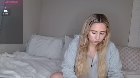 Nikki online show from 10-21-25, 12:44